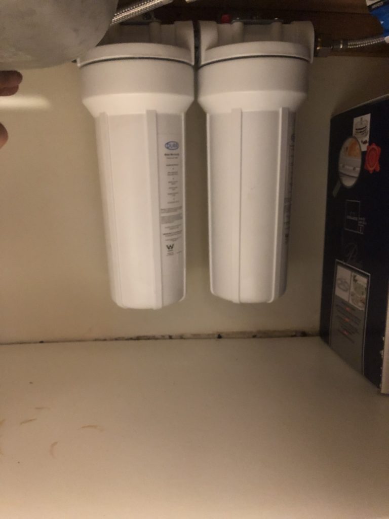 Under sink water filtration system